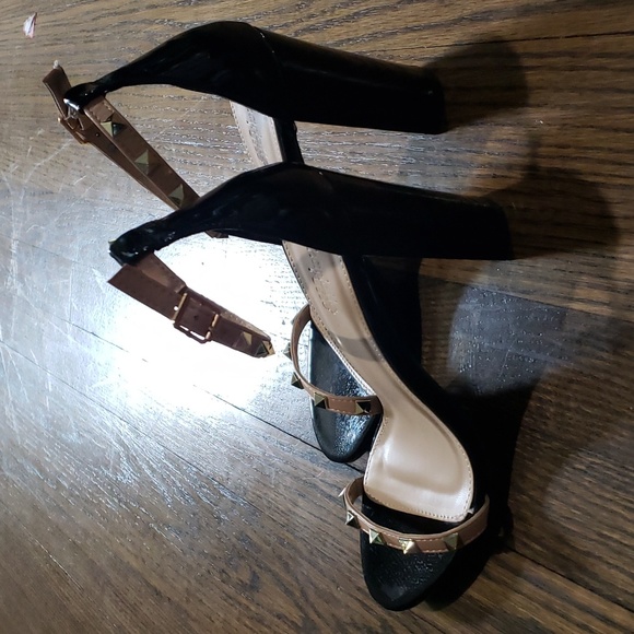 ⭐HOST PICK⭐Charlotte Russe Gold Stud Accent Open Toe Heels - Picture 6 of 15